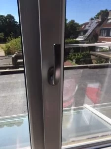 zwarte raamkruk