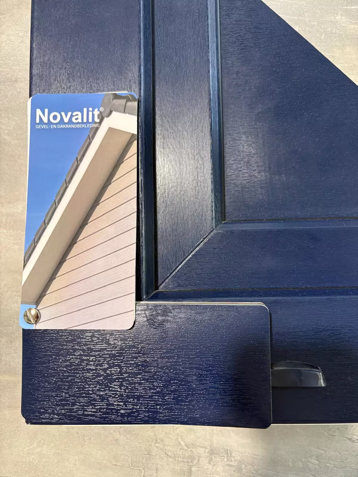 Novalit Blauw en Aluplast Staal blauw